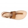 Sandalias planas para mujeres de piel marrón