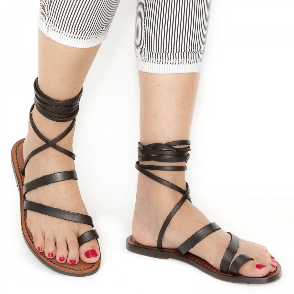 Handmade flat strappy sandals in brown calf leather | The leather craftsmen