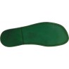 Handgemachte geflochtene Flip-Flops aus grünem Leder am großen Zeh