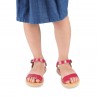 Sandalias para niña en piel de becerro fucsia con cierre de hebilla