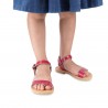 Sandalias para niña en piel de becerro fucsia con cierre de hebilla