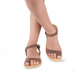 Child's thong sandals in dark brown nubuck leather with buckle closure