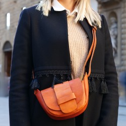 Mini bolso para mujer en cuero suave hecho a mano en Italia