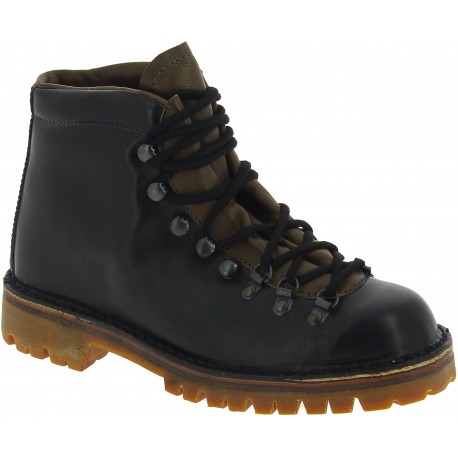 Women's mountain boot in vegetable-tanned leather in black color