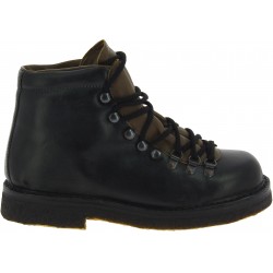 Women's mountain boot in black leather with crepe sole